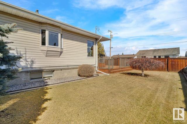 5116 53 Av, House detached with 4 bedrooms, 3 bathrooms and null parking in Mundare AB | Image 59