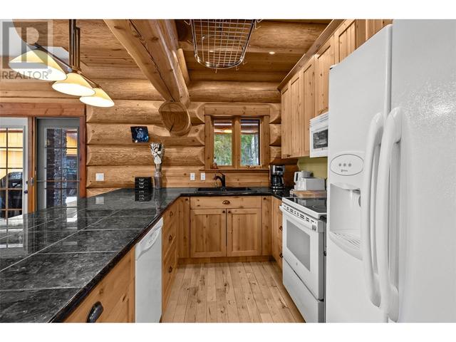 1876 Shaver Road, House detached with 4 bedrooms, 3 bathrooms and null parking in Columbia Shuswap B BC | Image 13