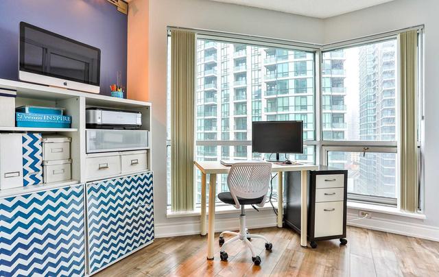 1904 - 10 Yonge St, Condo with 2 bedrooms, 2 bathrooms and 1 parking in Toronto ON | Image 17