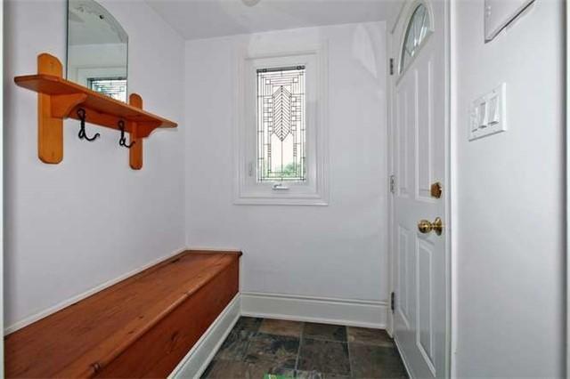 452 Montrose Ave, House detached with 2 bedrooms, 1 bathrooms and 1 parking in Toronto ON | Image 2