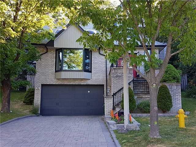 21 Equestrian Crt, House detached with 5 bedrooms, 4 bathrooms and 4 parking in Toronto ON | Image 1