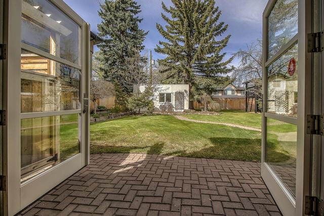 1110 Levis Avenue Sw, House detached with 4 bedrooms, 3 bathrooms and 2 parking in Calgary AB | Image 38