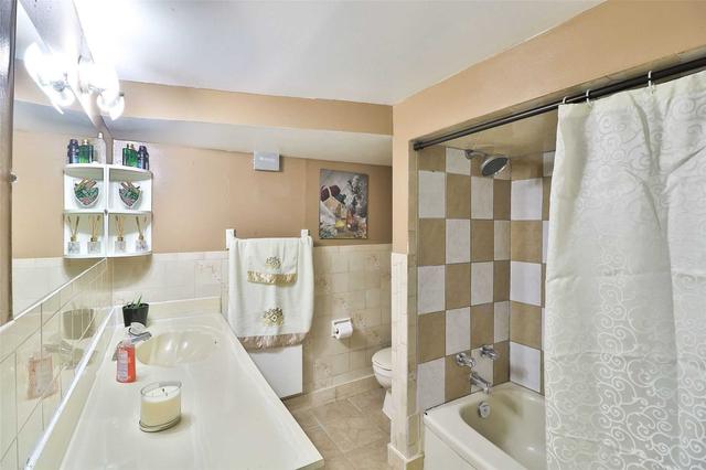 63 Shirley St, House attached with 3 bedrooms, 2 bathrooms and 0 parking in Toronto ON | Image 24