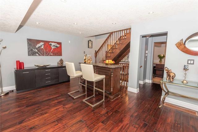 26 Fourth Ave, House semidetached with 3 bedrooms, 4 bathrooms and 7 parking in Kitchener ON | Image 5