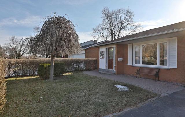 2690 Constable Rd, House detached with 3 bedrooms, 2 bathrooms and 2 parking in Mississauga ON | Image 2
