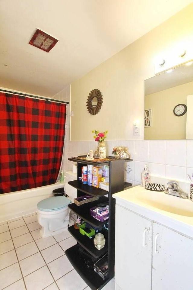7056 Darcel Ave, House semidetached with 3 bedrooms, 2 bathrooms and 4 parking in Mississauga ON | Image 27
