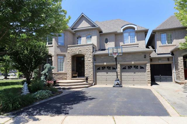 1229 Agram Dr, House attached with 3 bedrooms, 4 bathrooms and 4 parking in Oakville ON | Card Image