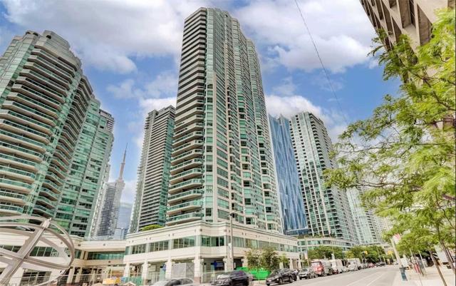 1805 - 10 Yonge St, Condo with 1 bedrooms, 2 bathrooms and 1 parking in Toronto ON | Card Image