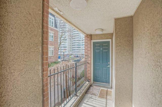 08 - 87 Lillian St, Townhouse with 2 bedrooms, 2 bathrooms and 1 parking in Toronto ON | Image 3