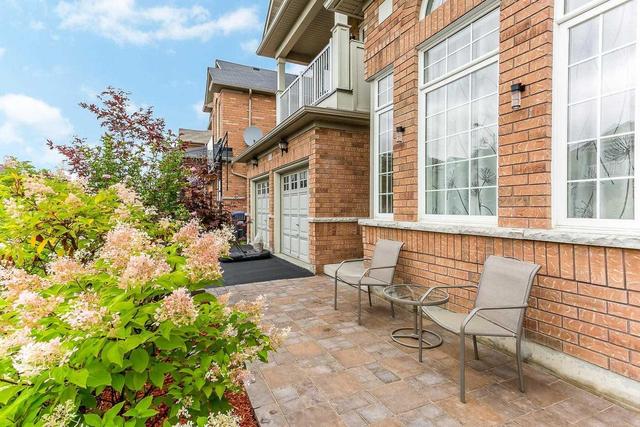 63 Amaranth Cres N, House detached with 4 bedrooms, 4 bathrooms and 4 parking in Brampton ON | Image 2