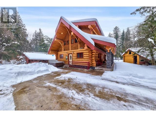 1876 Shaver Road, House detached with 4 bedrooms, 3 bathrooms and null parking in Columbia Shuswap B BC | Image 1