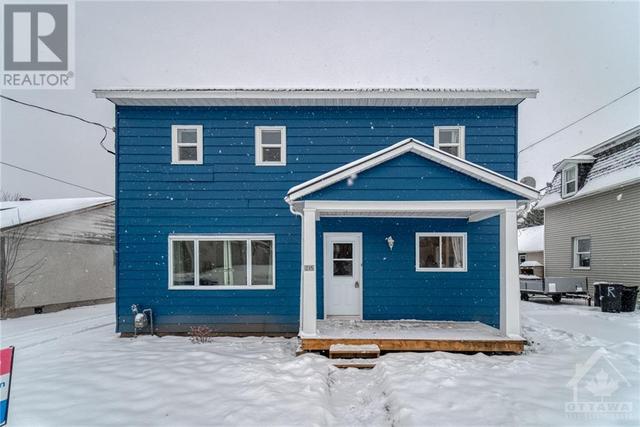 235 Main Street, House detached with 3 bedrooms, 2 bathrooms and 6 parking in Alfred and Plantagenet ON | Image 1