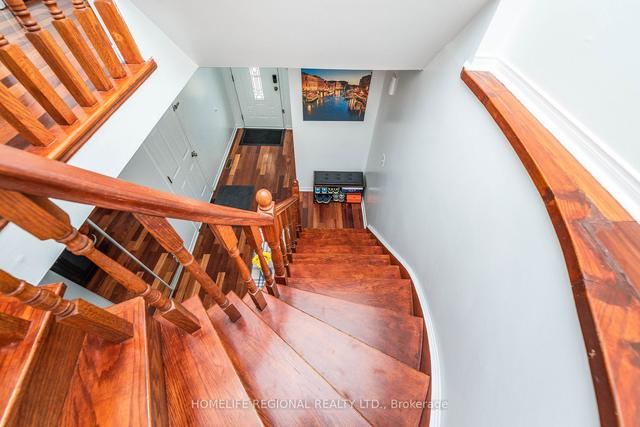 6 Beulah St, House detached with 4 bedrooms, 3 bathrooms and 5 parking in Toronto ON | Image 9