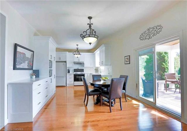 2330 Woodridge Way, House detached with 3 bedrooms, 4 bathrooms and 6 parking in Oakville ON | Image 3