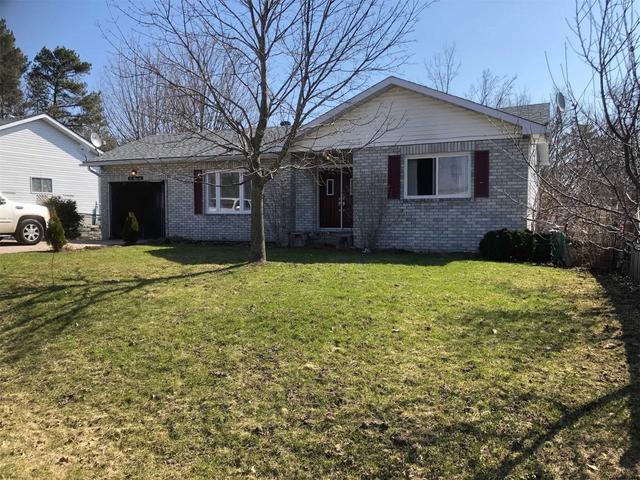 15 Lorne Ave, House detached with 2 bedrooms, 2 bathrooms and 7 parking in Penetanguishene ON | Image 1