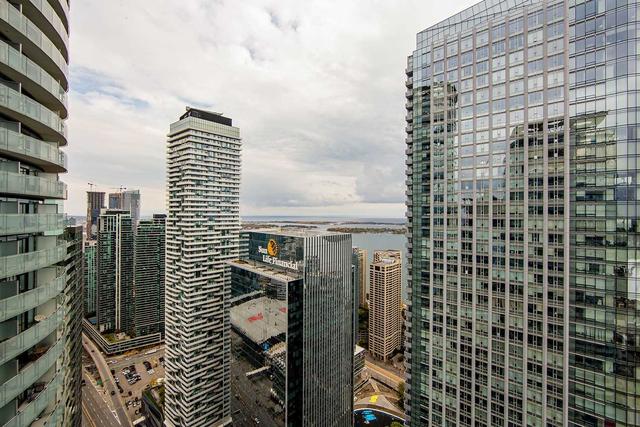 5211 - 12 York St, Condo with 1 bedrooms, 1 bathrooms and 1 parking in Toronto ON | Image 14