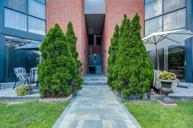 Th19 - 100 Arbors Lane, Townhouse with 3 bedrooms, 2 bathrooms and 2 parking in Vaughan ON | Image 3