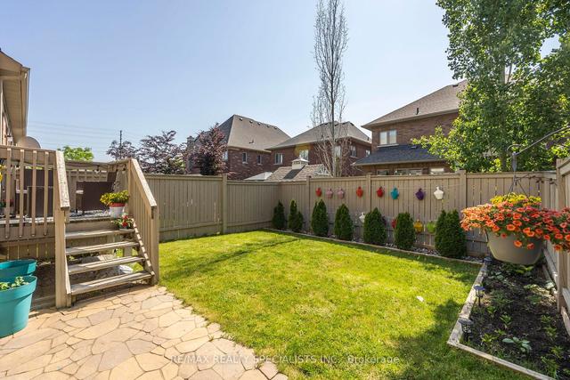 28 Isherwood Cres, House attached with 3 bedrooms, 3 bathrooms and 3 parking in Vaughan ON | Image 33
