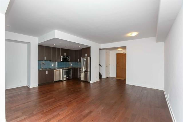 Th 6 - 2220 Lake Shore Blvd W, Condo with 2 bedrooms, 3 bathrooms and 1 parking in Toronto ON | Image 2