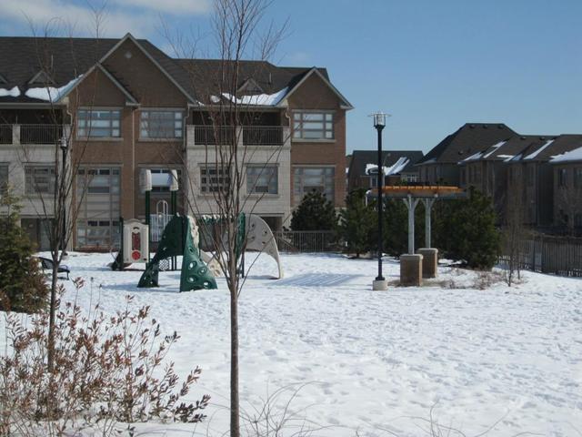 th 13 - 2460 Prince Michael Dr, Townhouse with 3 bedrooms, 3 bathrooms and null parking in Oakville ON | Image 3
