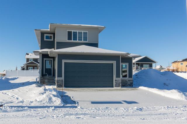 203 Hamptons Crescent Se, House detached with 3 bedrooms, 2 bathrooms and 4 parking in Medicine Hat AB | Image 1