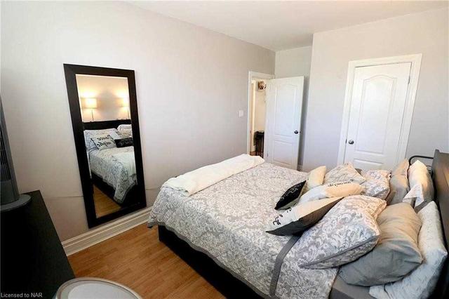 2 - 454 Carlton St, Condo with 2 bedrooms, 1 bathrooms and 1 parking in St. Catharines ON | Image 2