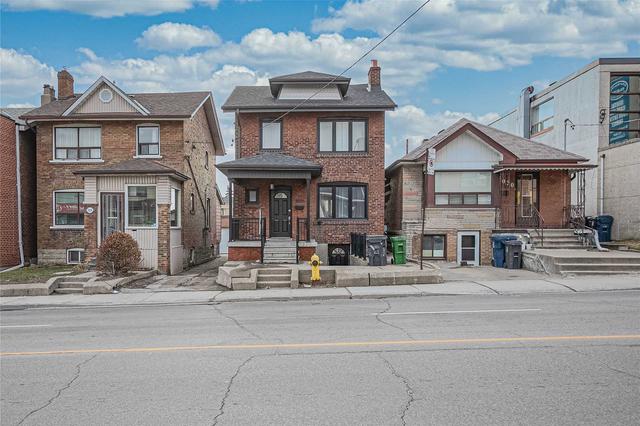 2028 Dufferin St, House detached with 3 bedrooms, 3 bathrooms and 3 parking in Toronto ON | Image 1