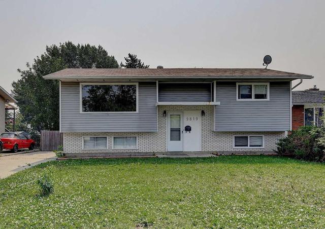 9819 80 Avenue, House detached with 4 bedrooms, 2 bathrooms and 4 parking in Grande Prairie AB | Image 1