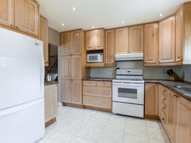 31 Coniston Ave, House detached with 3 bedrooms, 2 bathrooms and 4 parking in Brampton ON | Image 7