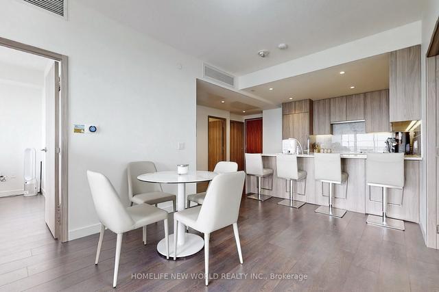 3302 - 95 Mcmahon Dr, Condo with 3 bedrooms, 3 bathrooms and 1 parking in Toronto ON | Image 4