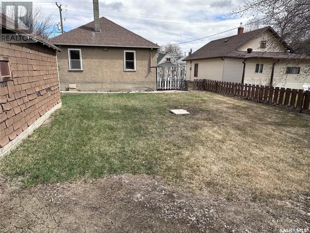 250 6th Avenue Ne, House detached with 2 bedrooms, 1 bathrooms and null parking in Swift Current SK | Image 21