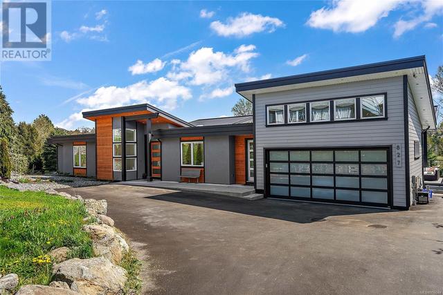 827 Royal Oak Ave, House detached with 6 bedrooms, 6 bathrooms and 5 parking in Saanich BC | Image 1