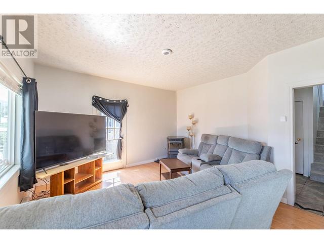 597 Burns Street, House detached with 3 bedrooms, 2 bathrooms and 3 parking in Penticton BC | Image 5