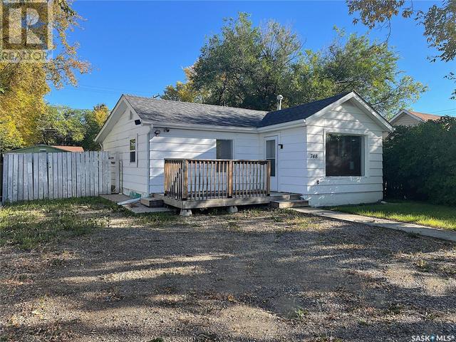 748 5th Street E, House detached with 2 bedrooms, 1 bathrooms and null parking in Prince Albert SK | Image 6