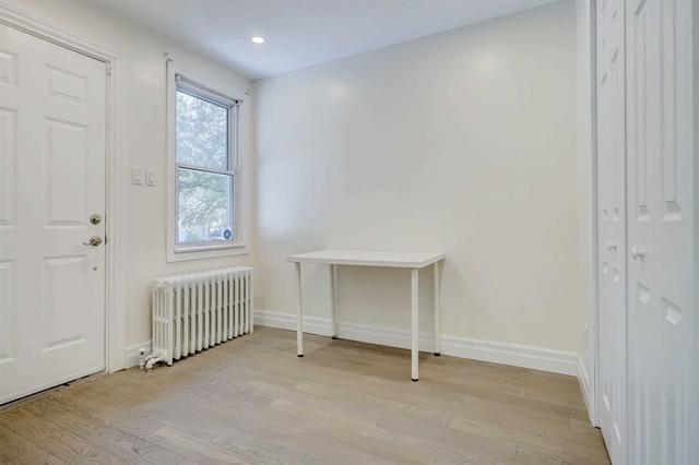 60 Twelfth St, House detached with 2 bedrooms, 2 bathrooms and 1 parking in Toronto ON | Image 12