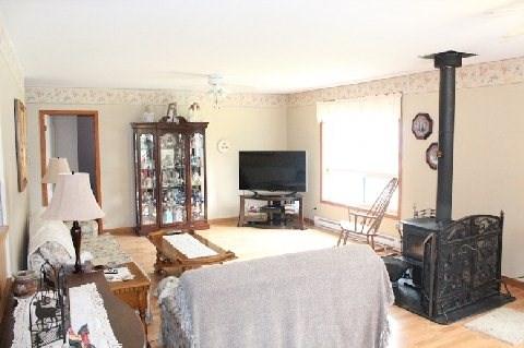 1579 Germania Rd, House detached with 2 bedrooms, 1 bathrooms and 10 parking in Bracebridge ON | Image 5