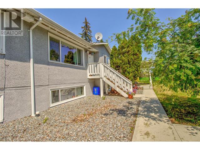 351 5 Street Se, Home with 0 bedrooms, 0 bathrooms and 4 parking in Salmon Arm BC | Image 8