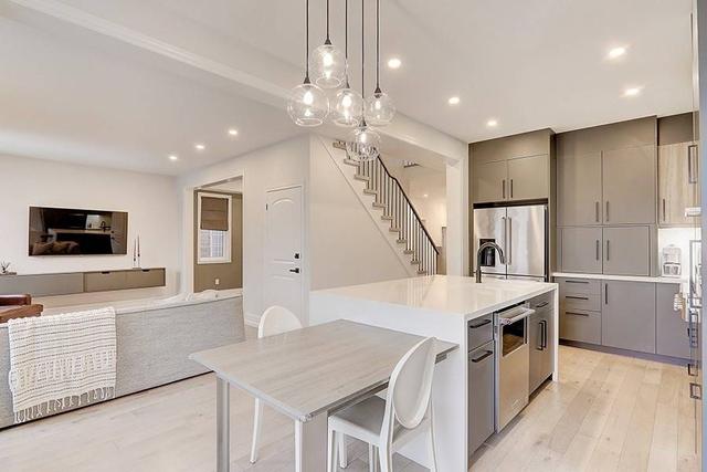 317 Via Romano Blvd, House detached with 4 bedrooms, 4 bathrooms and 6 parking in Vaughan ON | Image 6