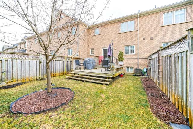 111 Timberwolf Cres, House attached with 3 bedrooms, 3 bathrooms and 3 parking in Vaughan ON | Image 25
