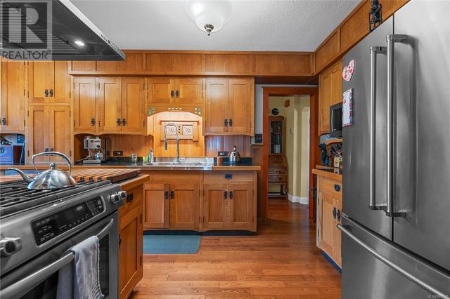 2834 Inlet Ave, House detached with 4 bedrooms, 1 bathrooms and 2 parking in Saanich BC | Image 7