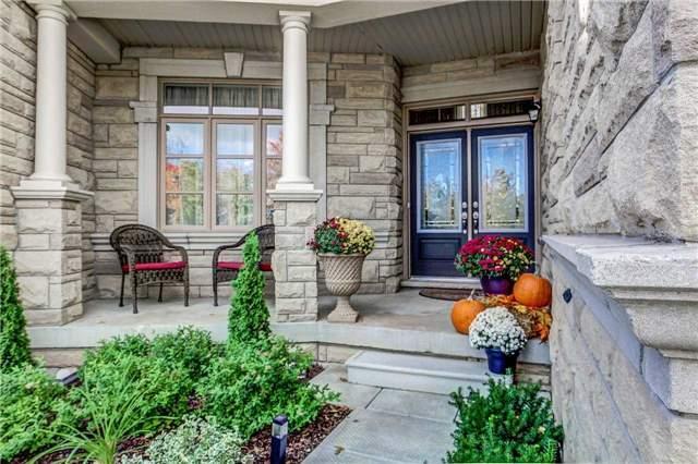 2366 Chateau Common, House attached with 3 bedrooms, 4 bathrooms and 2 parking in Oakville ON | Image 2