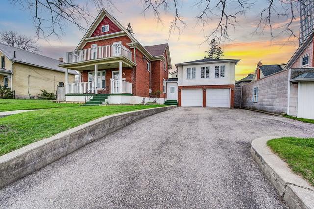 44 Walter St, House detached with 6 bedrooms, 2 bathrooms and 6 parking in Kitchener ON | Image 12