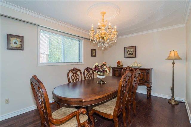 26 Ellenhall Sq, House detached with 4 bedrooms, 3 bathrooms and 2 parking in Toronto ON | Image 5