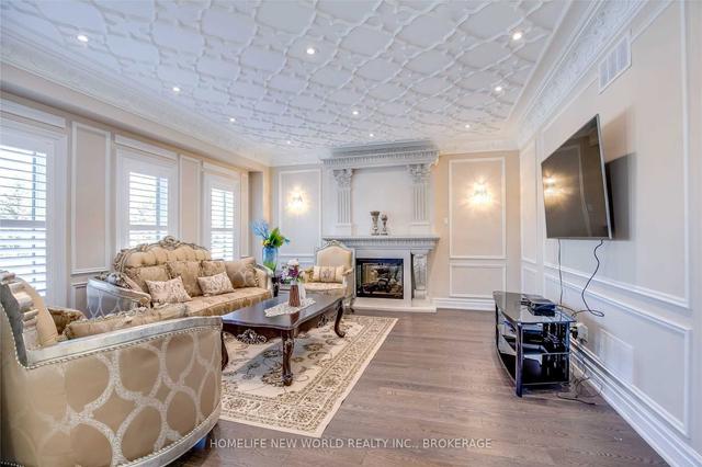 12 Woodland Acres Cres, House detached with 5 bedrooms, 7 bathrooms and 19 parking in Vaughan ON | Image 2
