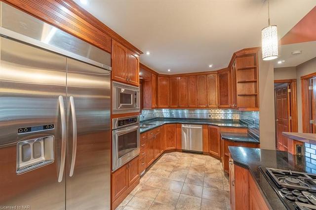35 Spring Garden Boulevard, House detached with 4 bedrooms, 3 bathrooms and 8 parking in St. Catharines ON | Image 11