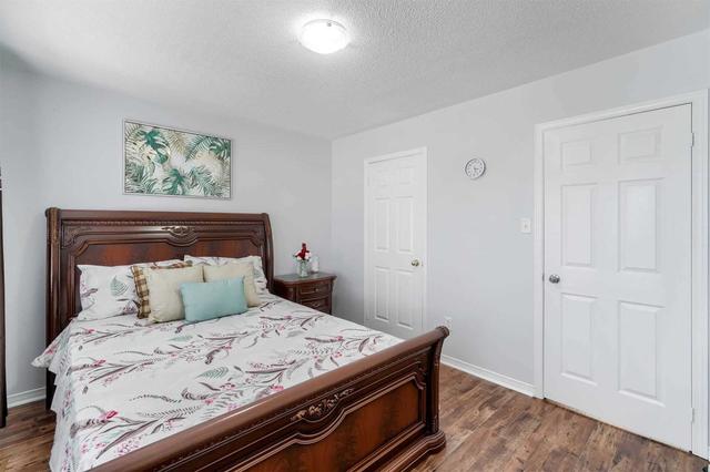 104 Starhill Cres, House semidetached with 3 bedrooms, 3 bathrooms and 4 parking in Brampton ON | Image 22