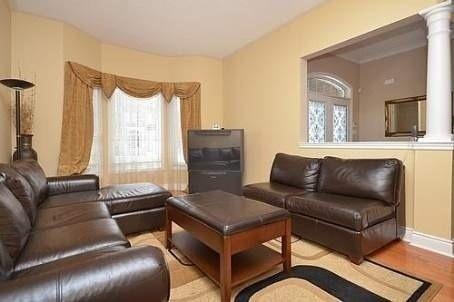 25 Hugo Rd, House detached with 3 bedrooms, 3 bathrooms and 2 parking in Brampton ON | Image 4