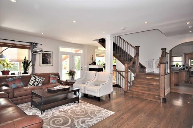 2058 Vickery Dr, House detached with 4 bedrooms, 6 bathrooms and 6 parking in Oakville ON | Image 3