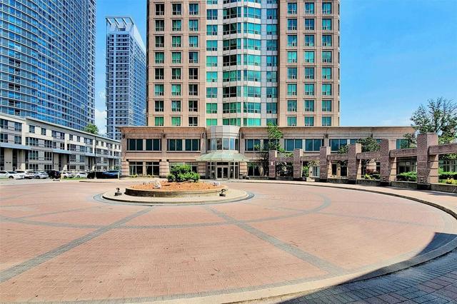 1703 - 8 Lee Centre Dr, Condo with 2 bedrooms, 2 bathrooms and 1 parking in Toronto ON | Image 12