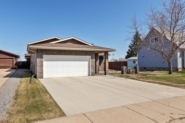 5624 39 Street, House detached with 3 bedrooms, 2 bathrooms and 2 parking in Lloydminster (Part) AB | Image 3